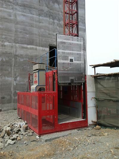 造粒塔施工上人电梯